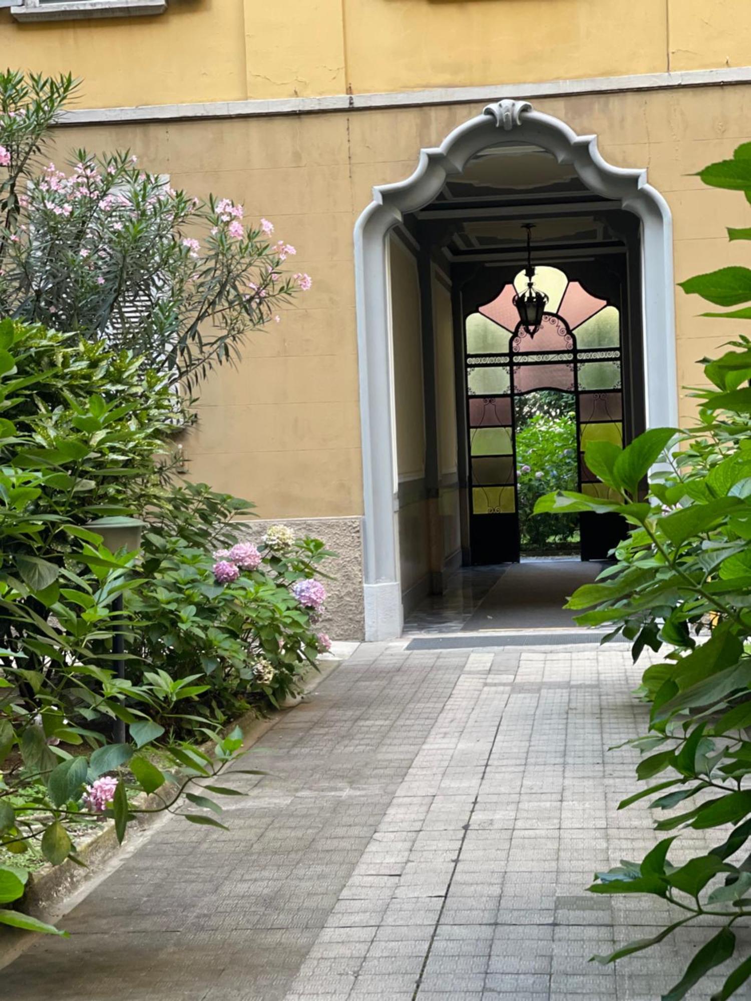 Appartamento A 5 Minuti Dal Centro Di Milano Di Anita E Marco エクステリア 写真